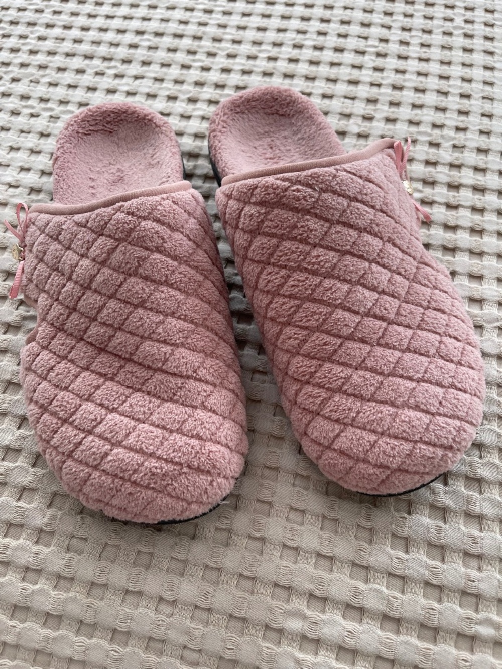 Vionic Pink Quilted Plush Mule Slippers Women's Size 11